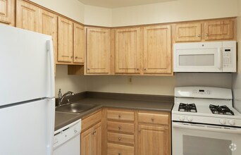 2BR, 1.5BA - 844 SF - Woodsdale Apartments