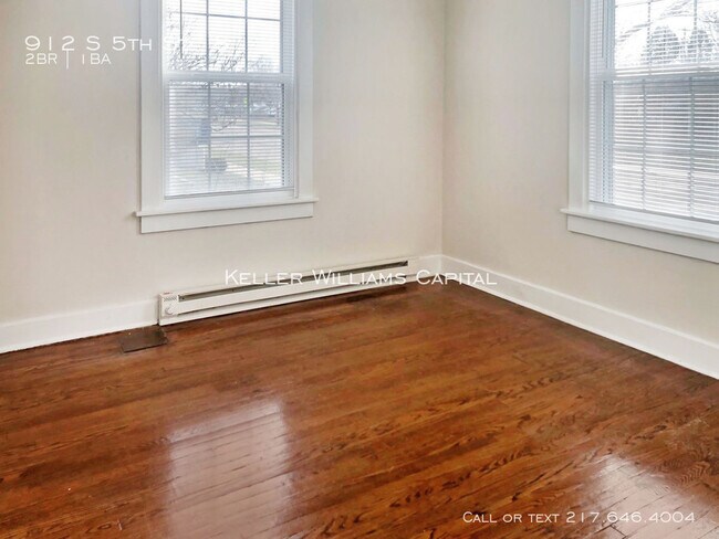 Building Photo - 912 S 5th St