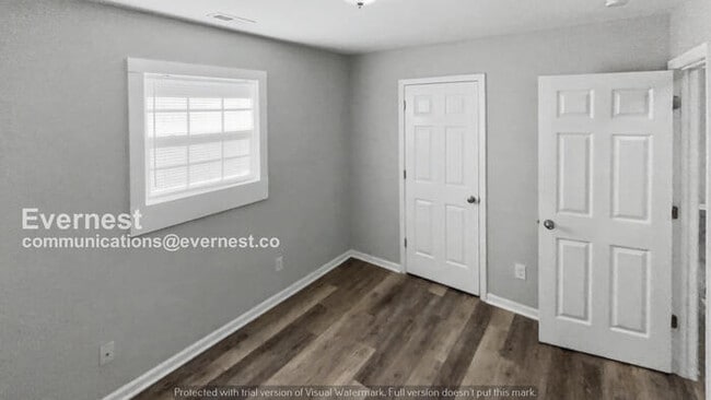 Building Photo - 3 Bed, 2 Bath Home with Off-Street Parking / Pet-Friendly / Vouchers Accepted / Available Now!