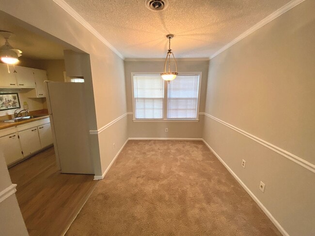 Building Photo - Rosewood condo