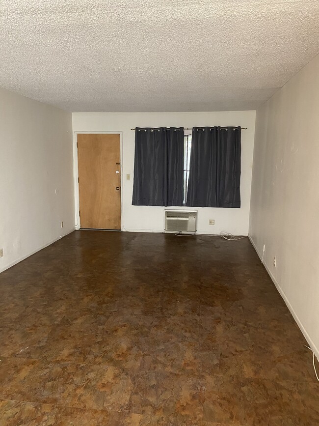 Building Photo - 1045 Figueroa Ter