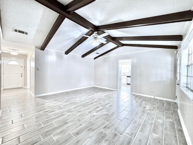 Foto del edificio - Beautiful Sherwood Oaks 3BR/2BA Home With Patio, Carport & Security Features!