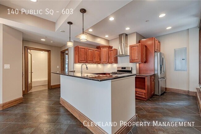 Building Photo - Perfect 2 Bedroom Apartment Overlooking Pu...