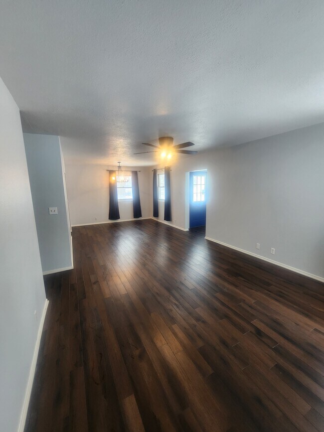 Comedor/Sala de estar - 410 N 3rd St