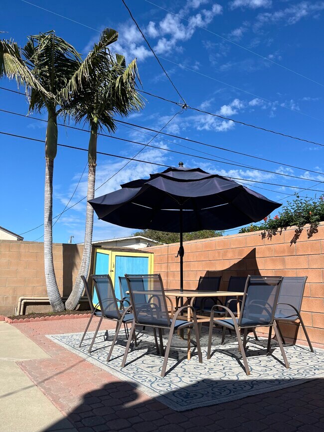patio junto a la piscina - 2619 W 176th St