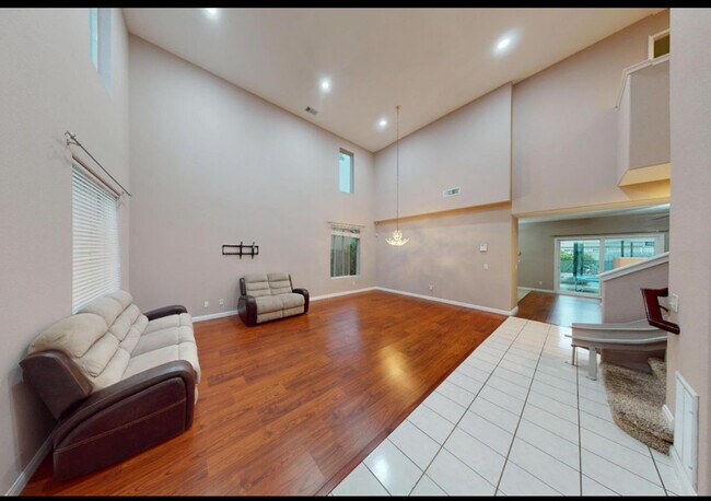 Foto del edificio - 2638 E Skyview Ave