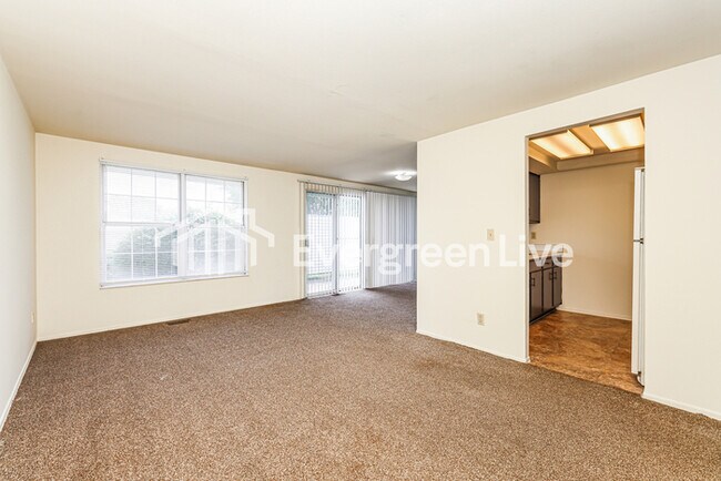 Foto del edificio - 5841 Troy Villa Blvd