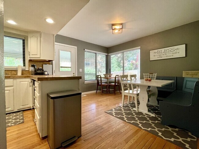 Foto del edificio - AVAILABLE TODAY - Beautiful 4BD/4BA Low-Ma...