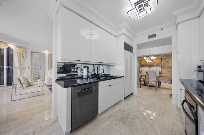 Foto del edificio - 3200 N Ocean Blvd