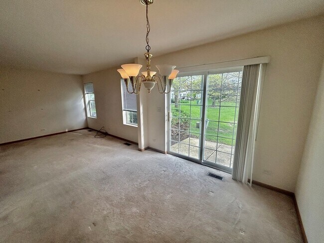 Foto del edificio - 2482 Stoughton Cir