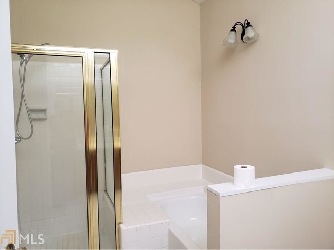 Building Photo - 180 Springhouse Ln