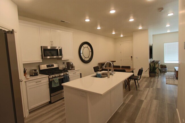 Foto del edificio - DESERT COLOR 3 Bed 2.5 Bath