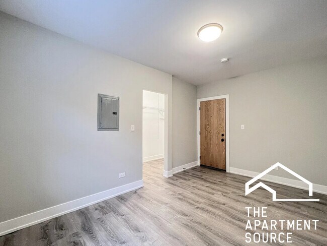 Building Photo - 429.5 W Belden Ave