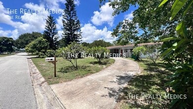 Building Photo - 904 Hall St