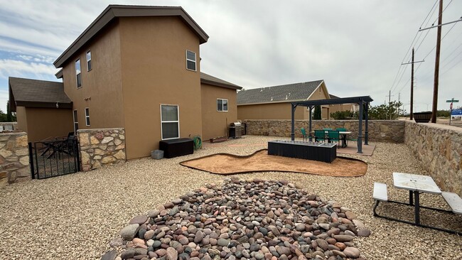 Building Photo - 3575 Sierra Del Sol Ave