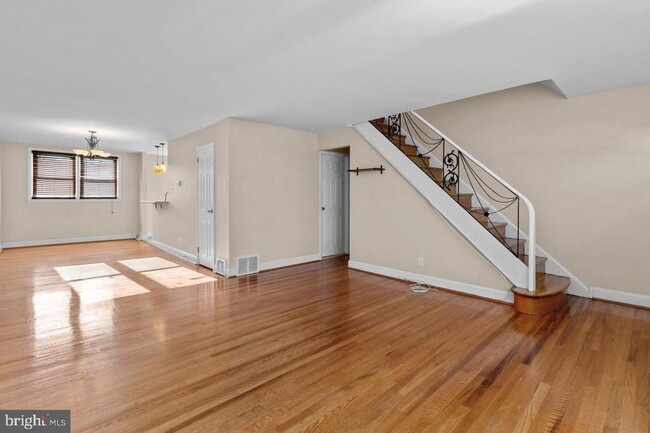 Building Photo - 4313 Deerpath Ln