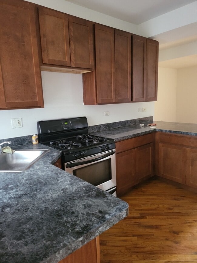 Foto del edificio - 820 E 44th St