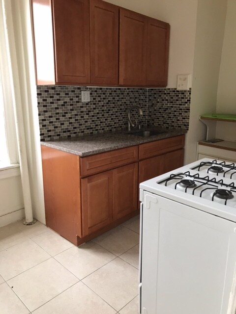 Foto del edificio - 1674 W 5th St