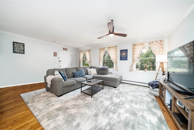 Building Photo - 607 Madison St