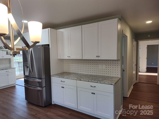 Building Photo - 5206 Dunrobin Ln