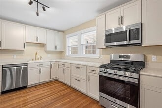 Building Photo - 51 Roslin St