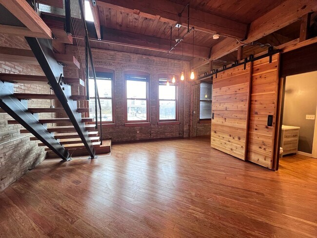 Building Photo - Gorgeous Loft Downtown Grand Rapids