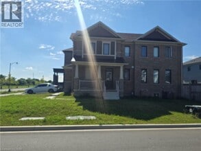 Building Photo - 14 Lilac Cir