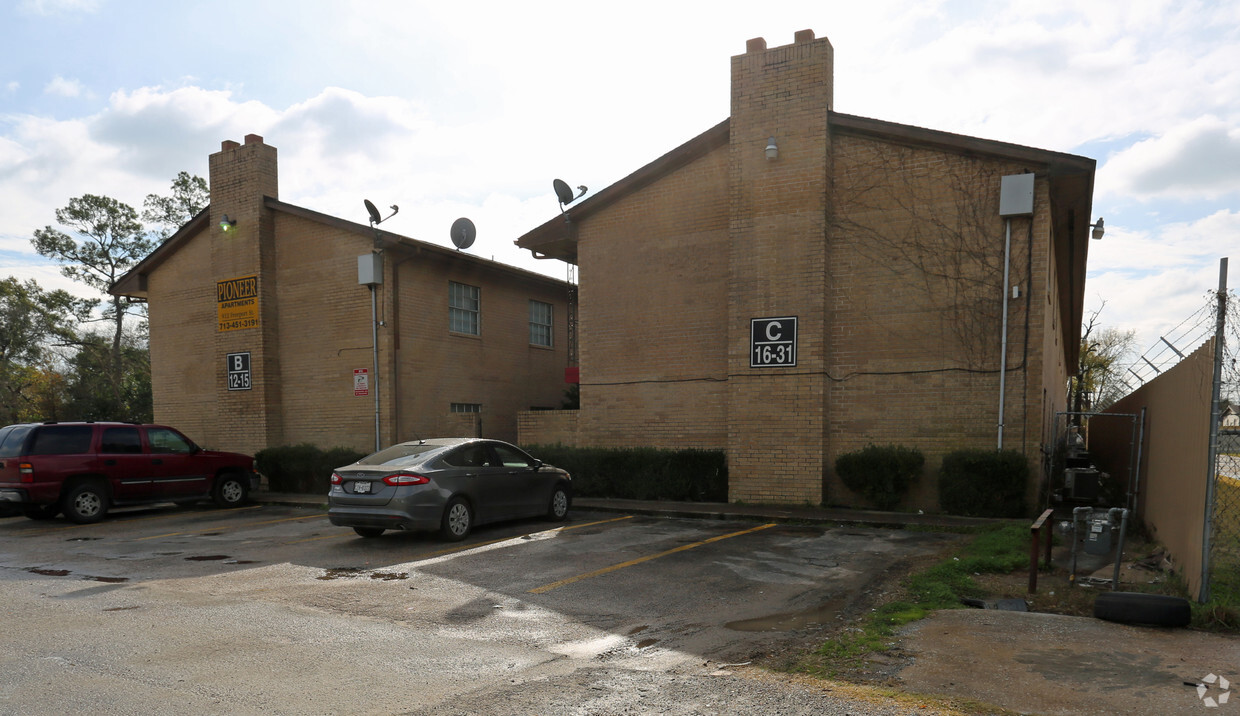 Building Photo - Pioneer Apartments