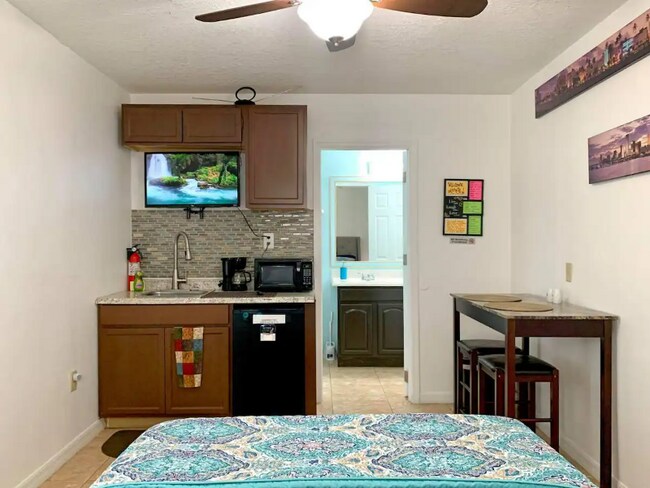 Photo - 2721 Raeford Rd Apartment