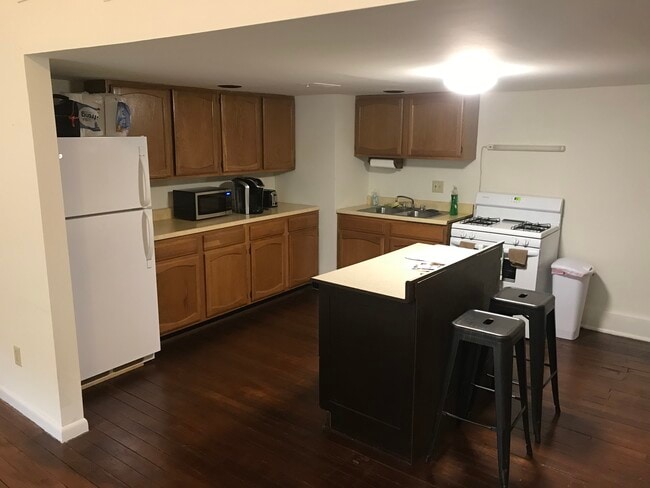 Building Photo - The Warner