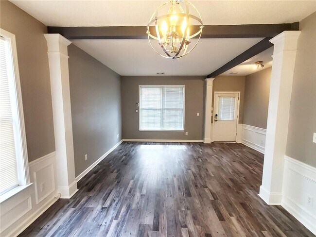 Building Photo - 2565 Davenport Park Dr