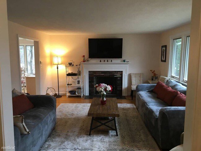 Foto del edificio - 3 br, 2.5 bath House - 12 Spruce Tree Lane