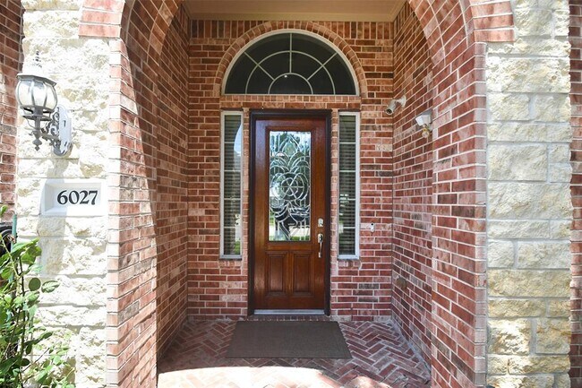 Foto del edificio - 6027 Opal Crest Ln