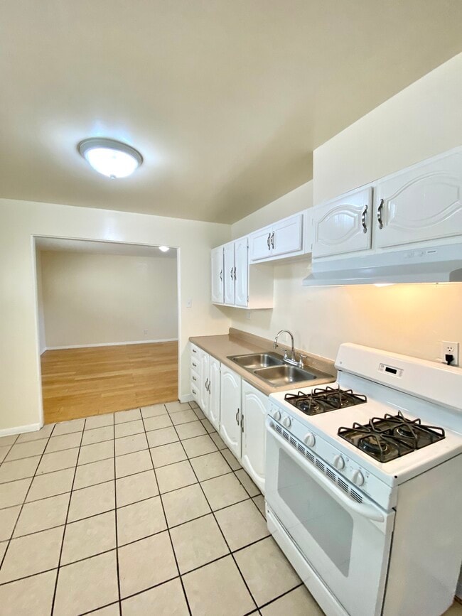 Photo - 1532 Locust Ave- Apartment