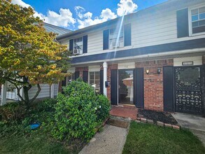 Building Photo - 717-717 Southfield Ct