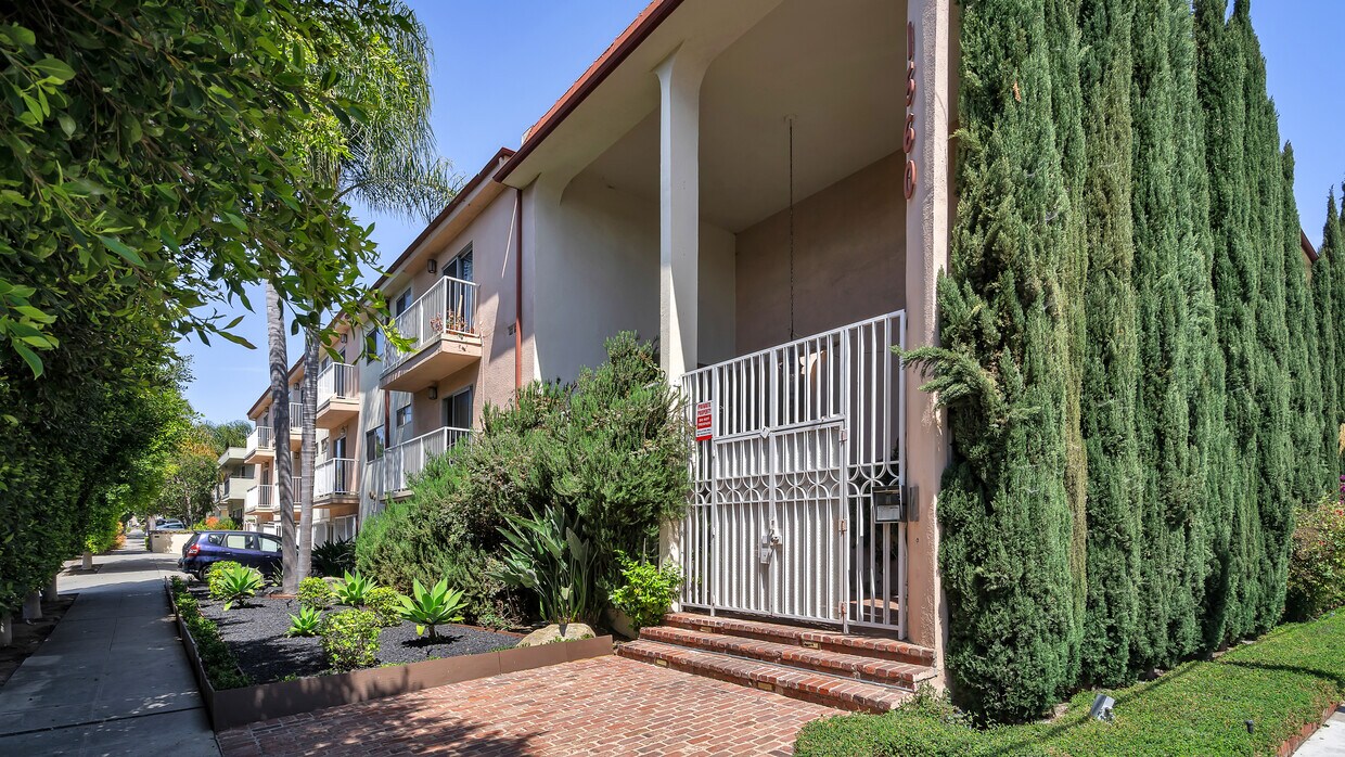 Outside view of the building - 1560 S Saltair Ave