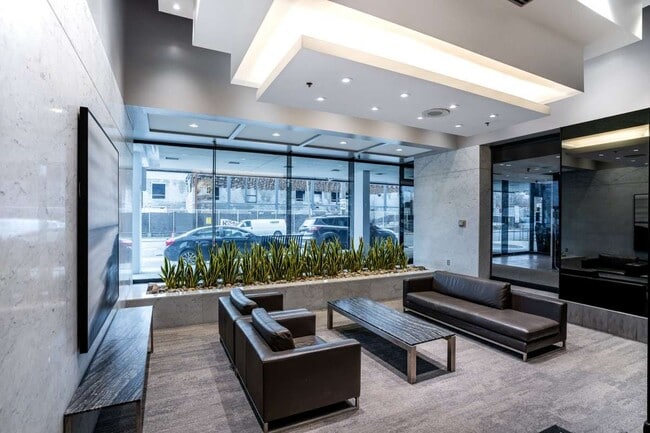 Building Photo - 33 Davisville Ave