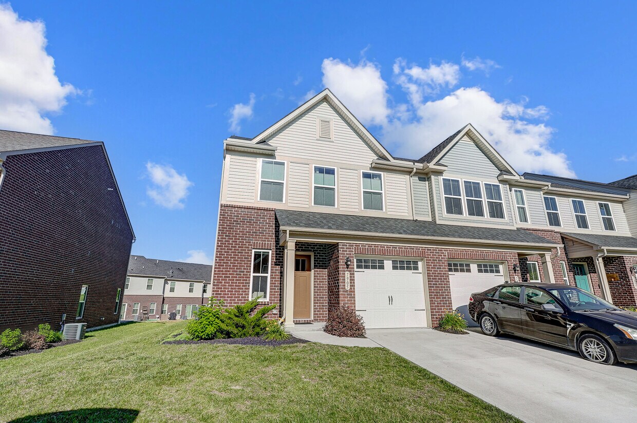 Primary Photo - 7905 Pinnacle Point Dr