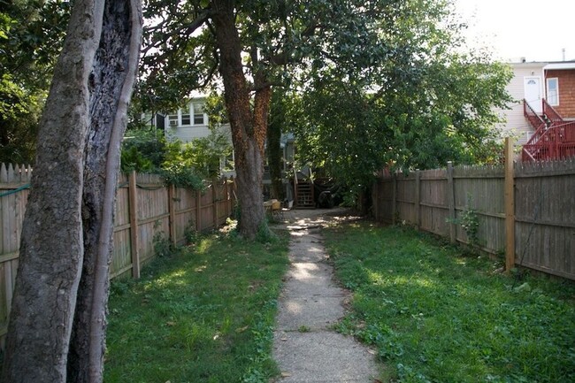 Building Photo - Picturesque Park View Home! Pet-friendly w...