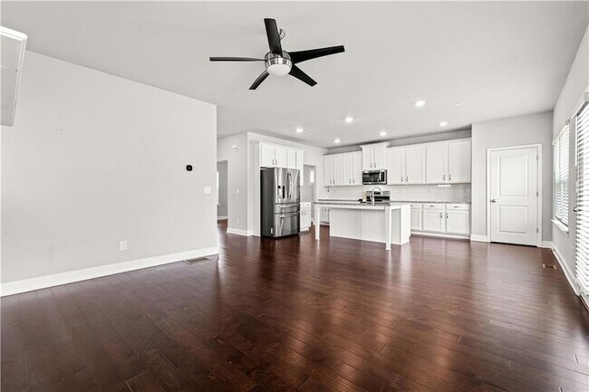 Foto del edificio - 156 Adams Cir