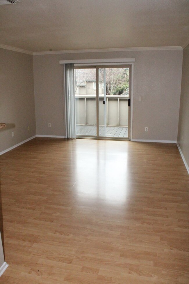 Foto del edificio - Updated, Upstairs 2 Bedroom, 2 Bathroom Co...