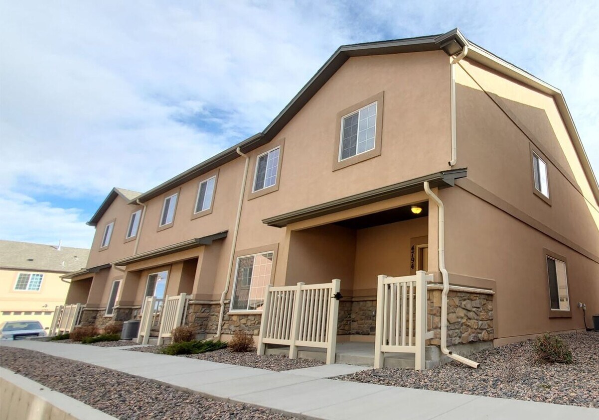 Primary Photo - Amazing 3/3/2 Town Home in Gated Community!!!