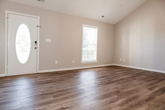 Foto del edificio - 2214 Pleasant Dale Dr