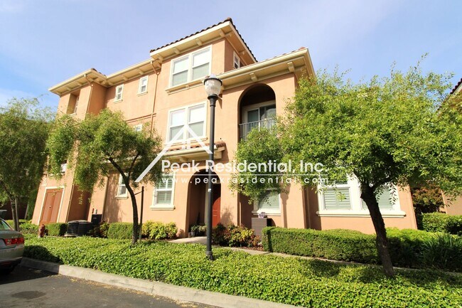 Foto del edificio - Beautiful Newer 1bd/1ba North Natomas Condo with Garage!