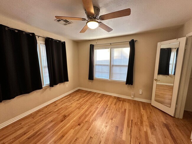 Building Photo - 2 Bed 1 Bath NW OKC