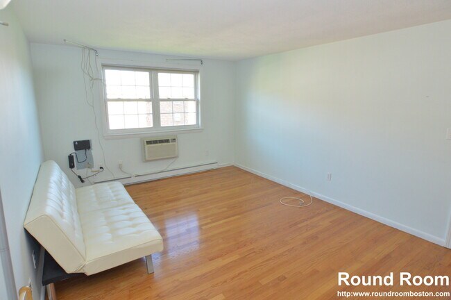 Foto del edificio - 4 Colonial Village Dr