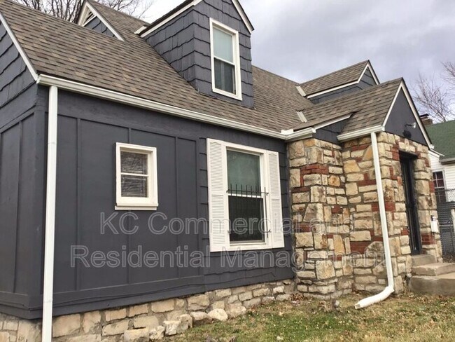 Building Photo - 7446 Flora Ave