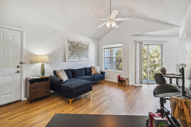 Foto del edificio - 11588 Westwood Blvd