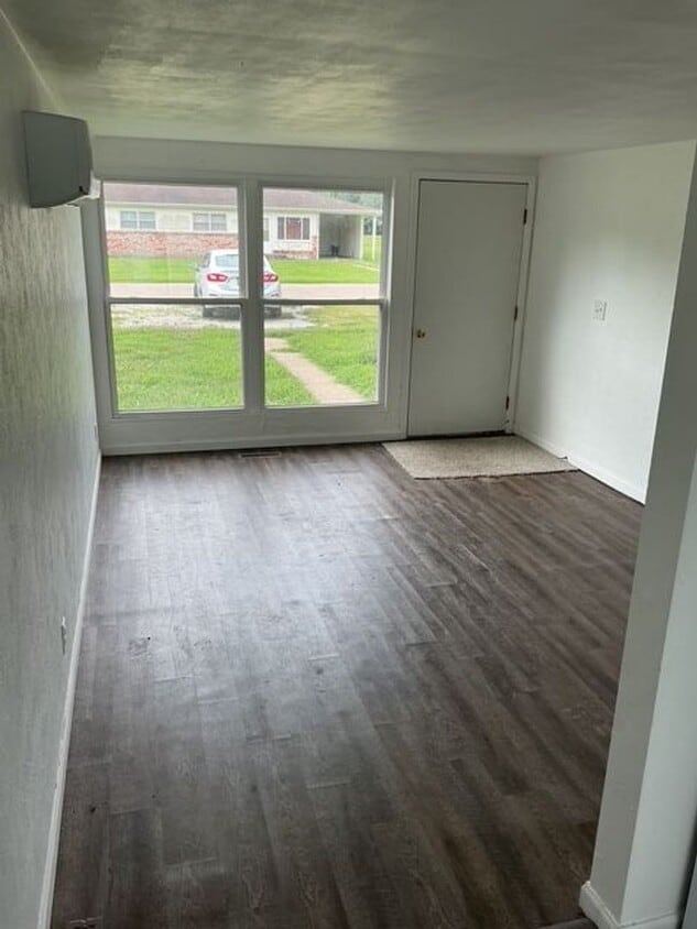 Building Photo - 105 E Glendale St