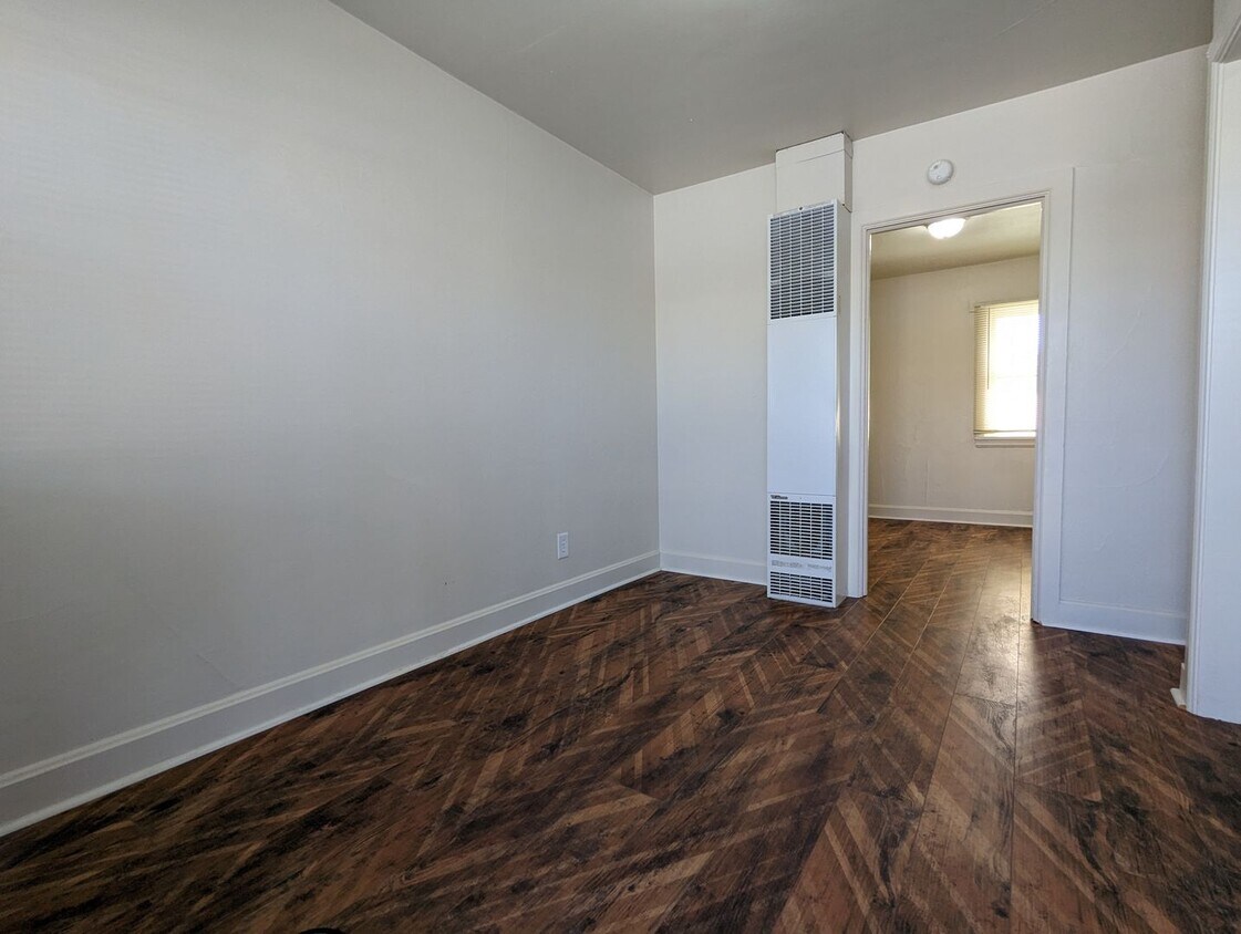Foto principal - Great 1 bed/1 bath apartment with solid su...